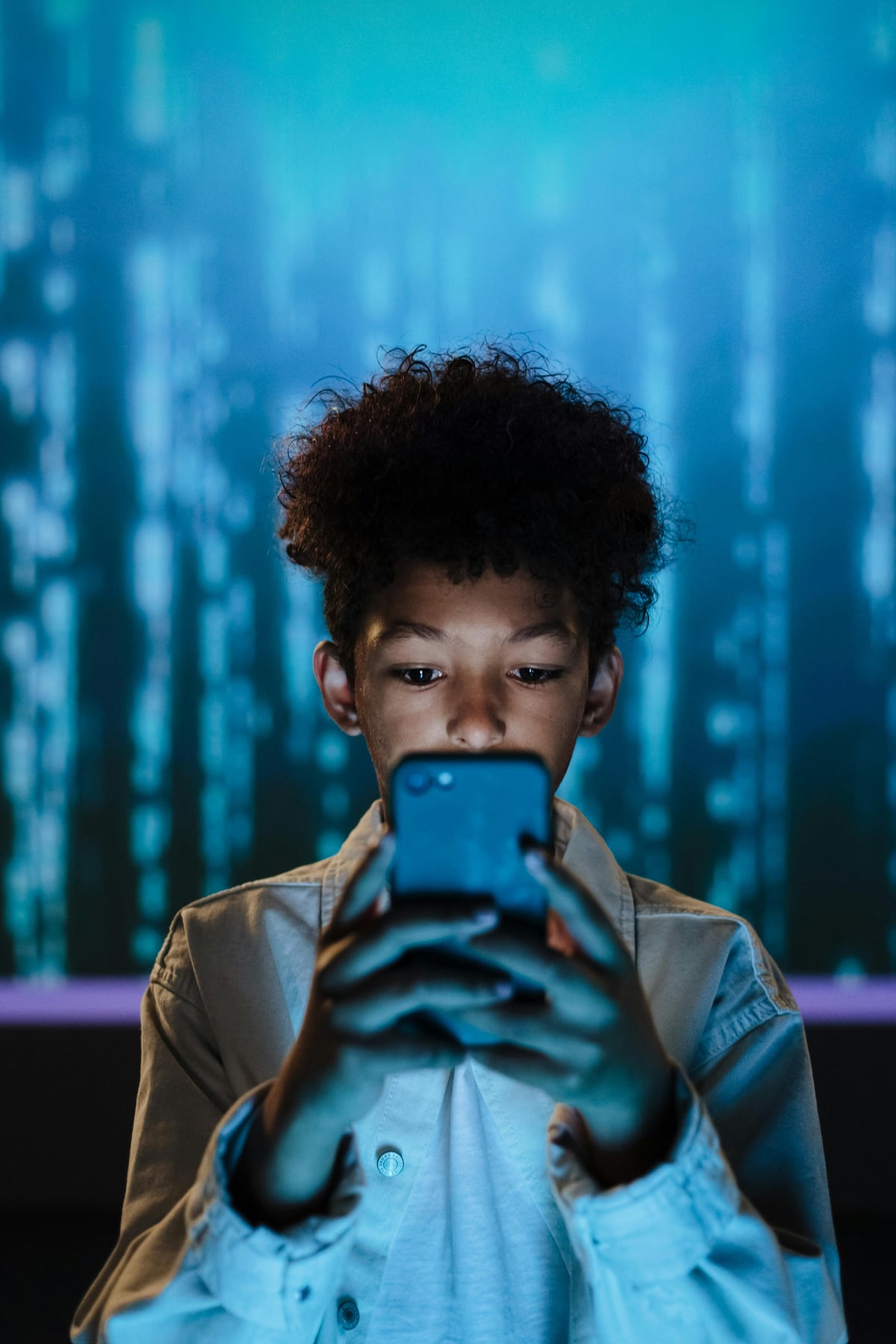 Evie Magazine: Why I Don’t Trust Tech Journalists Selling Phones To Your Six-Year-Old